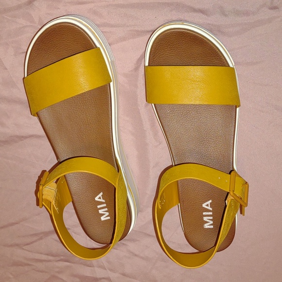 MIA ๐ฃJessy Odelia Platform Sandals in Mustard Brus footwear - Picture 11 of 13